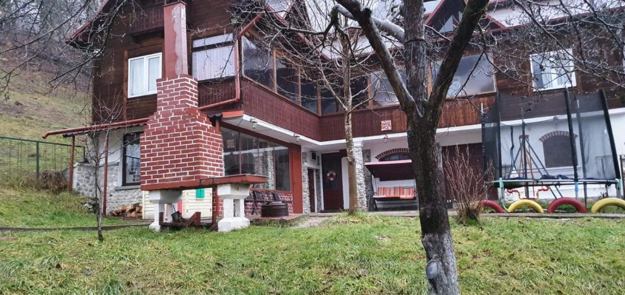브레조이 Casa Colt De Rai 빌라 외부 사진