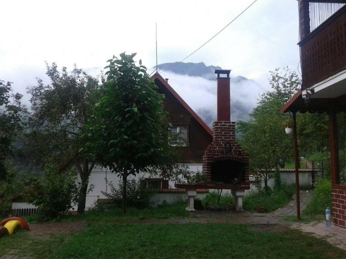 브레조이 Casa Colt De Rai 빌라 외부 사진