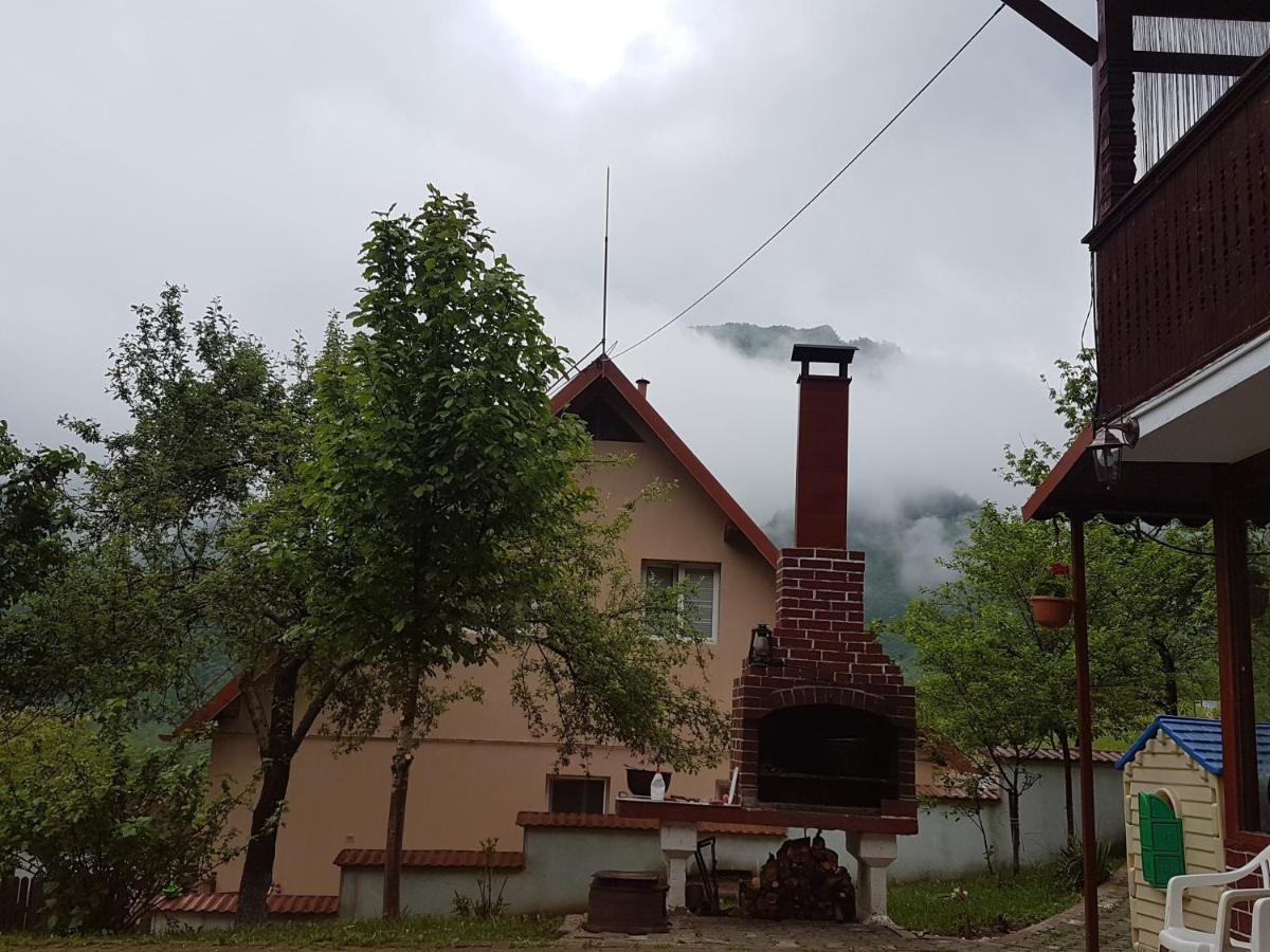 브레조이 Casa Colt De Rai 빌라 외부 사진